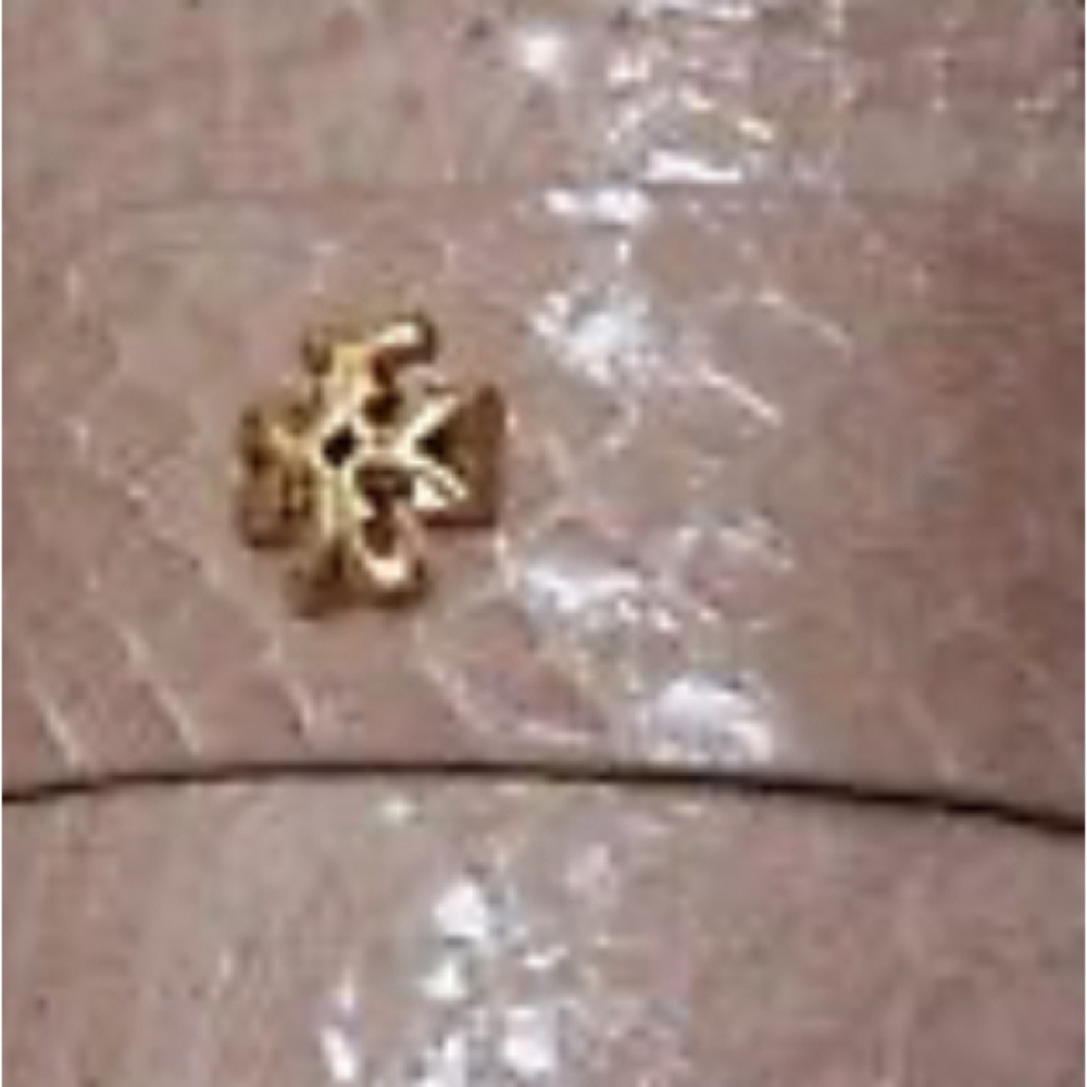 Tory Burch nude/pale pink snake drivers in size 10. Worn once - Picture 2 of 2